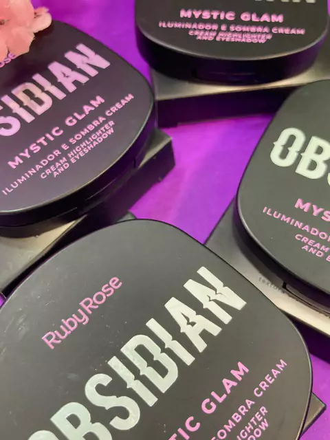 Iluminador e sombra cream obsidian- Ruby Rose