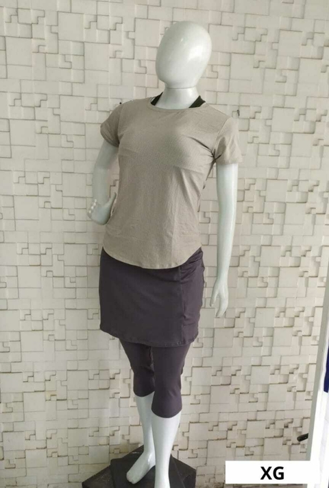 Saia Evasê Calça Corsário cor Chumbo Carla Plus Size