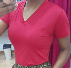 Baby Look manga curta Poliamida gola V Talissa - comprar online