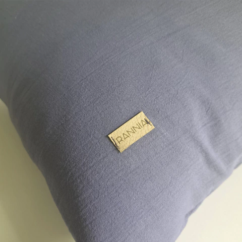 ALMOHADON PRAGA EN TUSOR DE 45 x 45 AZUL ACERO - comprar online