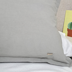 ALMOHADON PRAGA EN TUSOR DE 40x60 GRIS