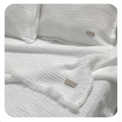 PIE DE CAMA KING ¨NUEVA YORK¨ CON 2 ALMOHADONES DE 50X50CM BLANCO