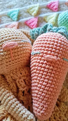 Combo Trapito Apego 27 cm + Sonajero Zanahoria - Tejidos Lepetit