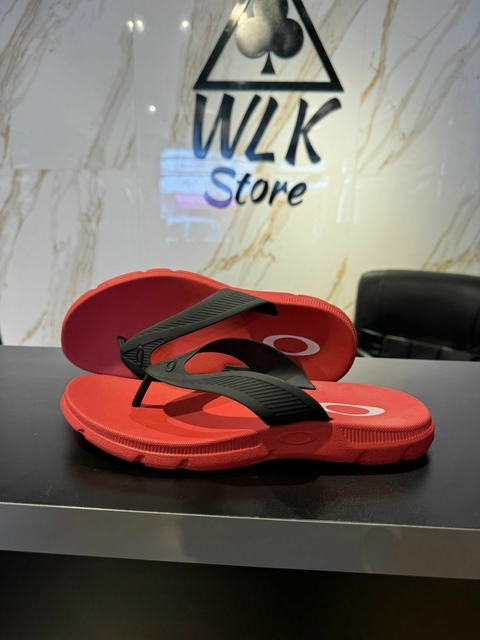 CHINELO OAKLEY BANKS VERMELHO - comprar online
