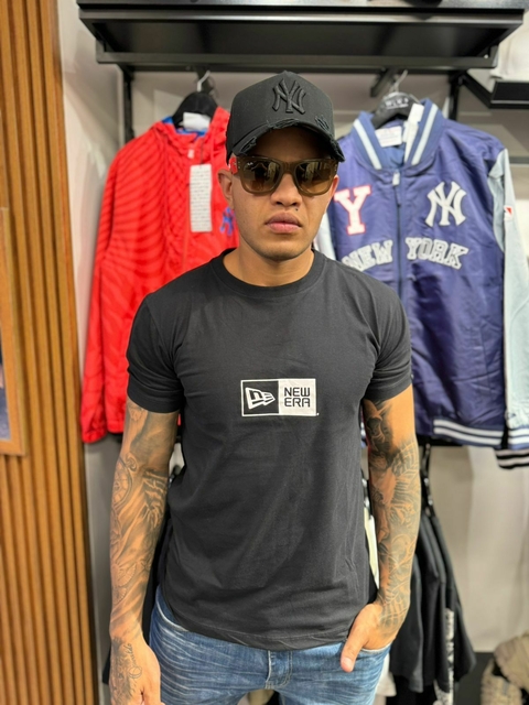 Camiseta New Era Box Branded Black