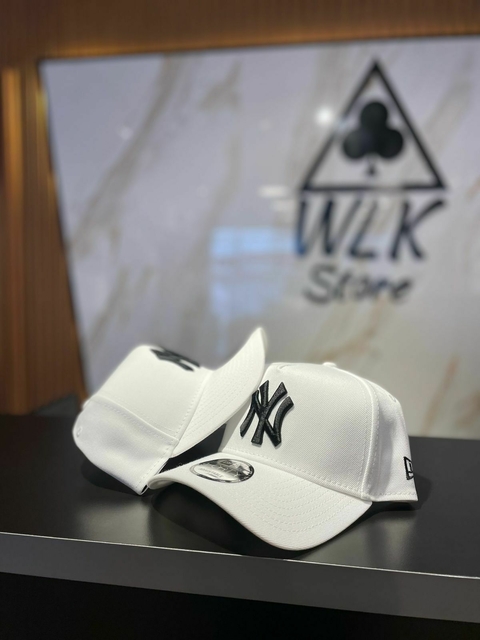 Boné New Era - 9FORTY A-Frame Snapback MLB New York Yankees Aba Curva - comprar online