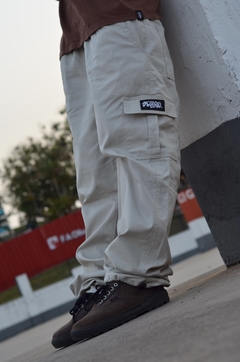 CALÇA CARGO CREME