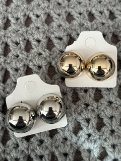 Brincos esferas M (é um M menor) folheados