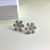 Brinco flor cravejada luxo prata