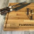 Tabla personalizada + Tenedor + Cuchillo | Escudo + Nombre | Instituto - comprar online