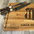 Tabla personalizada + Tenedor + Cuchillo | Escudo + Nombre | Talleres - comprar online