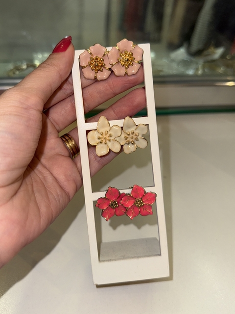 Brinco de Flor Esmaltado - Cores - comprar online
