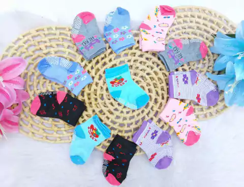 Pacote composto com 12 Pares de meia Menina