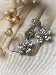 Brinco linda Flor Zircônia - Acessórios de Luxo para Noivas | Grinaldas, Tiaras e Mais - Tortolys