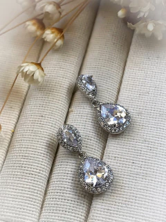 Brinco gota de luxo - Acessórios de Luxo para Noivas | Grinaldas, Tiaras e Mais - Tortolys