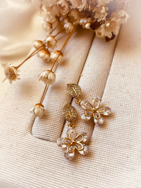 Brinco linda Flor Zircônia - comprar online
