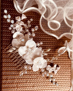 Grinalda Encanto - Rosê/Branca - Acessórios de Luxo para Noivas | Grinaldas, Tiaras e Mais - Tortolys