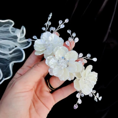 Grinalda 3 Flores Peroladas - Acessórios de Luxo para Noivas | Grinaldas, Tiaras e Mais - Tortolys