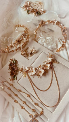 Coroa Dupla Veredas de Outono: Casamento Boho - Acessórios de Luxo para Noivas | Grinaldas, Tiaras e Mais - Tortolys