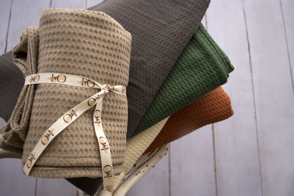 Manta Pie de cama / Sillon Nido de Abeja Liso 2x1,50