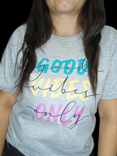 Remera Gris Good Vibes Only - comprar online