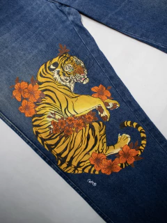 CALÇA TIGER COLLAB EQUALIZART (46) - BRECHÓ TOFFOLIANDO