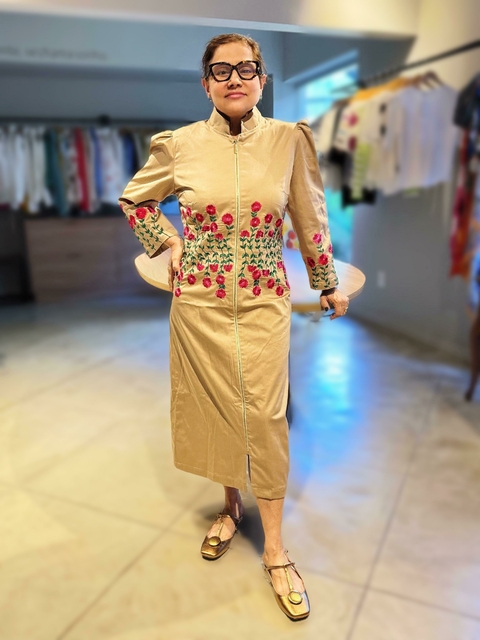 VESTIDO SOFIA BORDADO BEGE