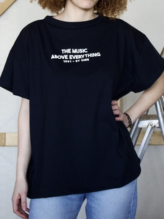 REMERA URBANA 04 - ESTAMPA LINE UP en internet
