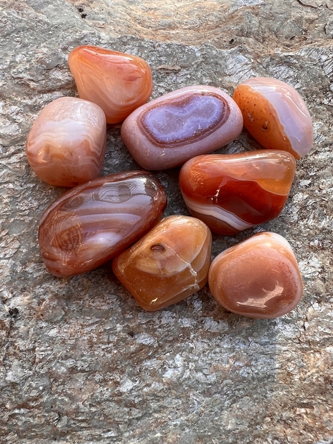 Pedra Sardônica natural: Raiva, depressão, tristeza, dificuldades de concentração, estudos, foco. - comprar online