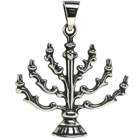 Pingente Menorah Árvore da Vida em Prata 925, design detalhado com sete braços, fundo branco