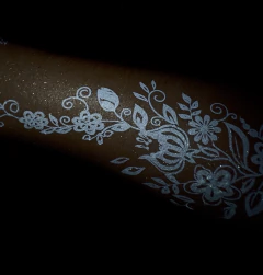 5 planchas blancas (tattoo) + spray glitter