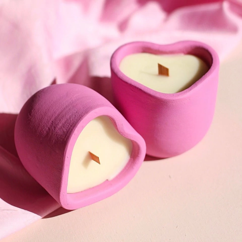 Vela aromática na cerâmica corações - Essência flor de cerejeira
