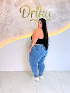 Blusinha alfaiataria assimétrica DK na internet
