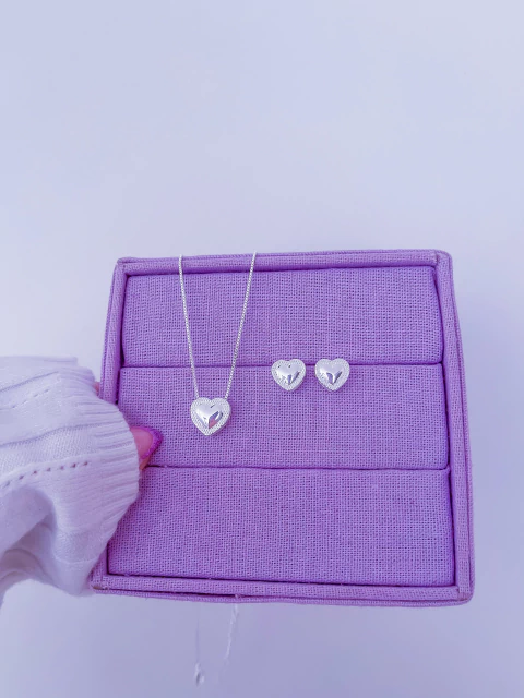 Conjuntinho colar + brinco coração com bordas craqueladas banhado à prata 925 - comprar online