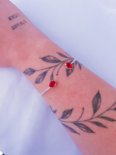 Bracelete oval em zircônia vermelho