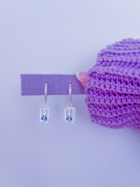 Argola click Nossa Senhora cravejada em zircônia - comprar online