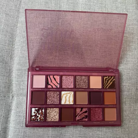 Paleta de Sombras 18 Cores Mystic Glow Ruby Rose