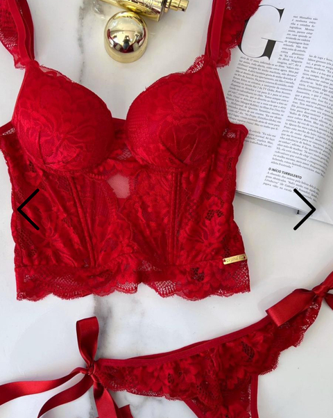 CONJUNTO DE BOJO CROPPED COM RECORTES EM RENDA E TULE