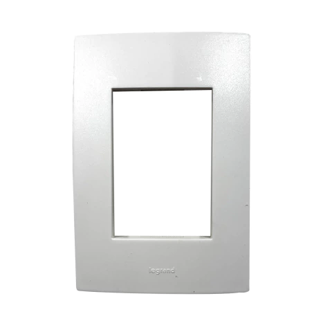 Pial Vela Placa 2x4 para 3 Módulos Horizontais Branca 681584 Legrand