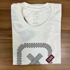 T-SHIRT FEMININA TXC SLIM FIT OFF WHITE BORDADO LOGO MARROM na internet