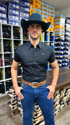 CAMISA MASCULINA PRETA LISA MANGA CURTA SLIM FIT - comprar online