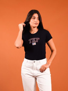 Imagem do T-SHIRT FEMININA THANKFIELD AZUL MARINHO BORDADA TKF USA