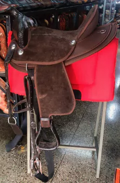 SELA EM NEOPRENE E CAMURÇA PARA TAMBOR E BALIZA