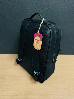 MOCHILA GOYAZES COURO LEGÍTIMO PIT STOP PRETO na internet