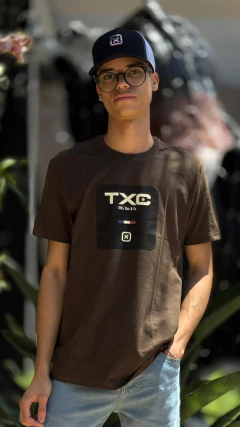 CAMISETA TXC MASCULINA REGULAR FIT EXTRA ESTAMPADA MARROM