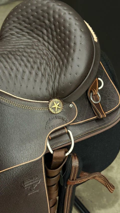 SELA DE PISTA MARCHADOR COQUELUCHE AUSTRALIANA PREMIUM MARROM - comprar online