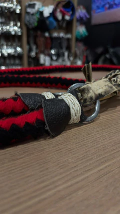 RÉDEA LÃ TRANÇADA VERMELHO PRETO COURO CRU SELARIA GUIMARÃES - comprar online