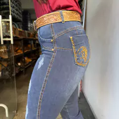 CALÇA FEMININA FLARE GALOPE MODELO DESTROYED EMPINA BUMBUM