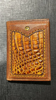 CARTEIRA GOYAZES COURO DALLAS TERRA BARRIGA JACARE C-2334 - SELARIA GUIMARÃES