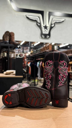 BOTA TEXANA INFANTIL CANO BORDADO ROSA E BRANCO FLORAO ROSA